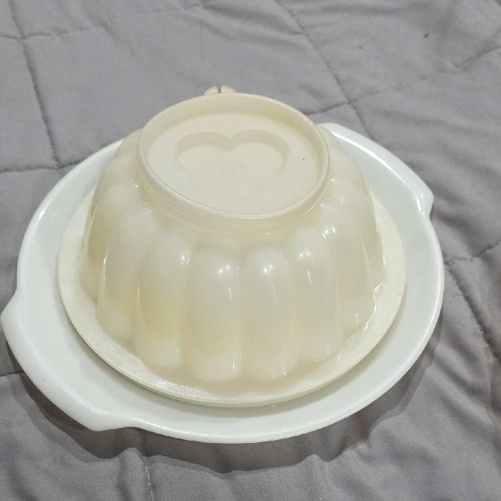 Tupperware Cream Kitchen Set - Picture 3 of 3